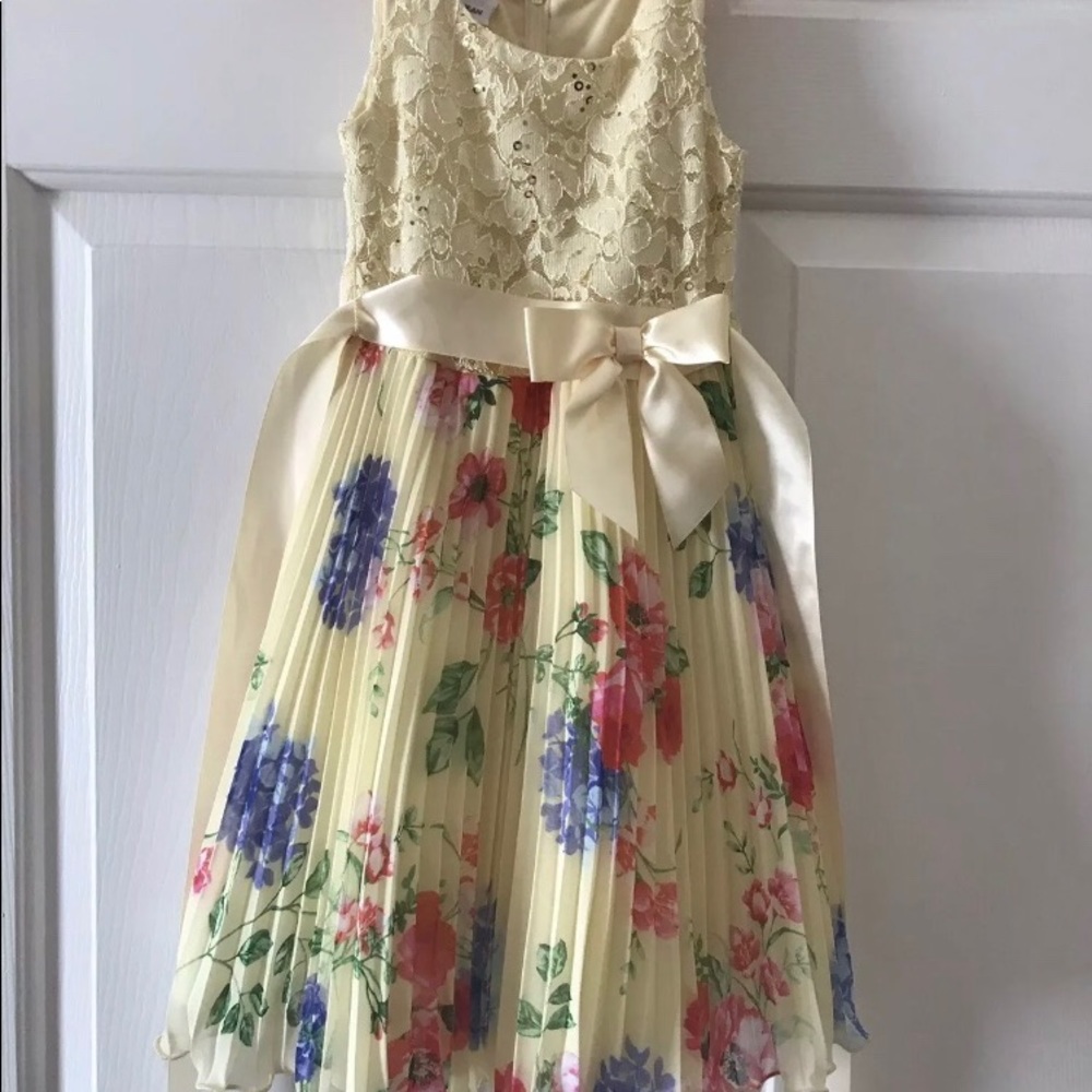 BONNIE JEAN Yellow/floral Toddler dress size 5.